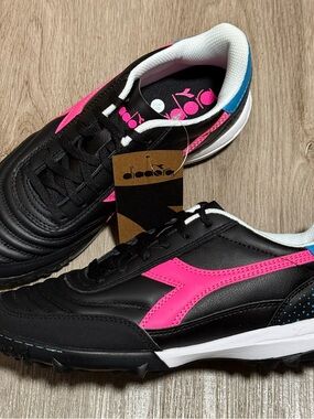 Diadora Calcetto Graphic Turf Soccer Cleats Men’s Size 7.. Woman’s Size 8.5 New